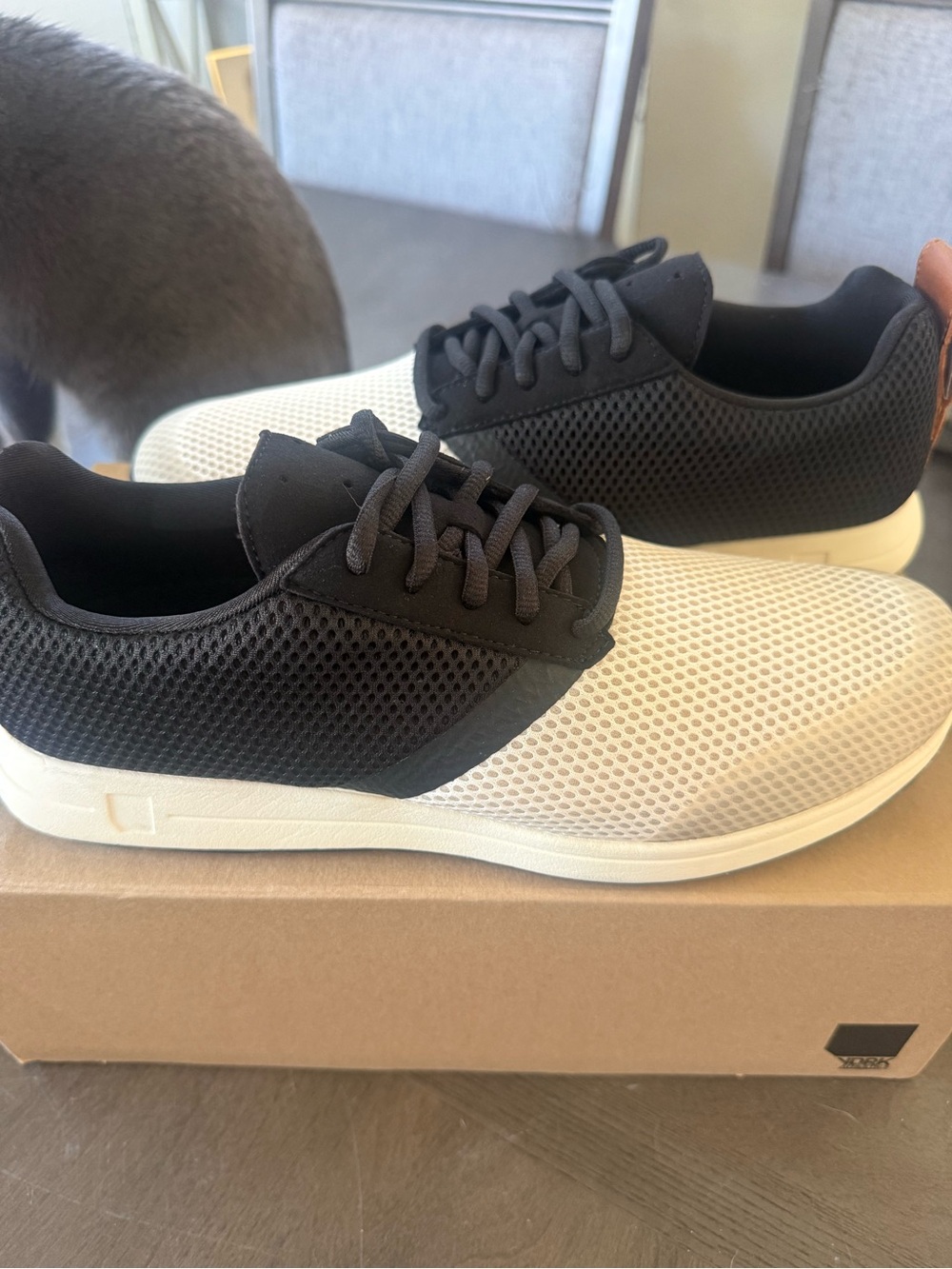 Men's Black and White Lightweight Mesh Sneakers